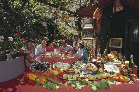 Slim Aaron, 80s Vogue, 1980s Vogue, July Aesthetic, Slim Aarons Poolside, Italy Vibes, Lee Radziwill, Vintage Vacation, Italian Vacation