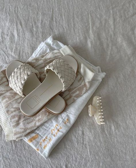 White Sandals Aesthetic, Beach Sandals Aesthetic, Aesthetic Pictures Summer, Sandals Aesthetic, White Sandals, Summer Sandals, Instagram Inspo, Beach Sandals, White Summer