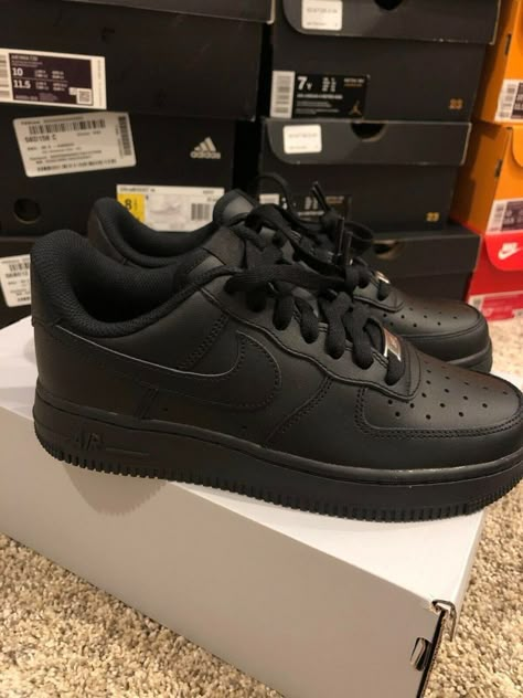 Black Air Force 1 Outfit Women, Black Air Force 1 Outfit, Womens Nike Air Force 1, Nike Air Force 1 Black, Air Force Women, Black Air Force 1, Vintage Leather Messenger Bag, Back To School Shoes, Trendy Shoes Sneakers