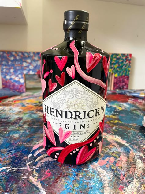 Liquor Bottle Painting, Alcohol Bottles Decoration Ideas, Painted Liquor Bottles Diy, Painted Alcohol Bottles, Painted Liquor Bottles, Bridal Balloons, Custom Champagne Bottle, Engagement Balloons, Bottle Decorations