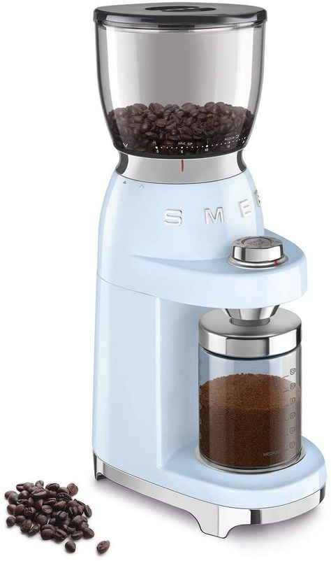 Smeg Coffee, Aesthetic Espresso, Retro Style Aesthetic, Best Coffee Grinder, Espresso Grinder, Coffee Aroma, Manual Coffee Grinder, Kitchen Time, Coffee Powder