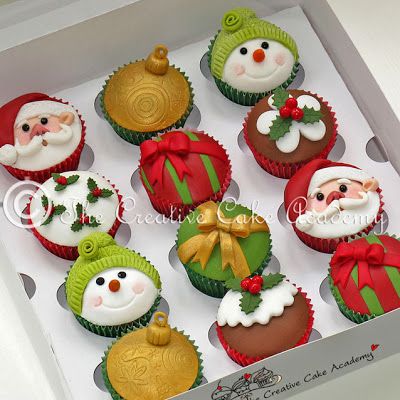 The Creative Cake Academy: CHRISTMAS CUPCAKES Jul Kaka, Christmas Cupcakes Recipes, Christmas Cupcakes Decoration, Christmas Cake Designs, Creative Cupcakes, Christmas Cake Decorations, Xmas Cake, Christmas Cakes, Christmas Sweets