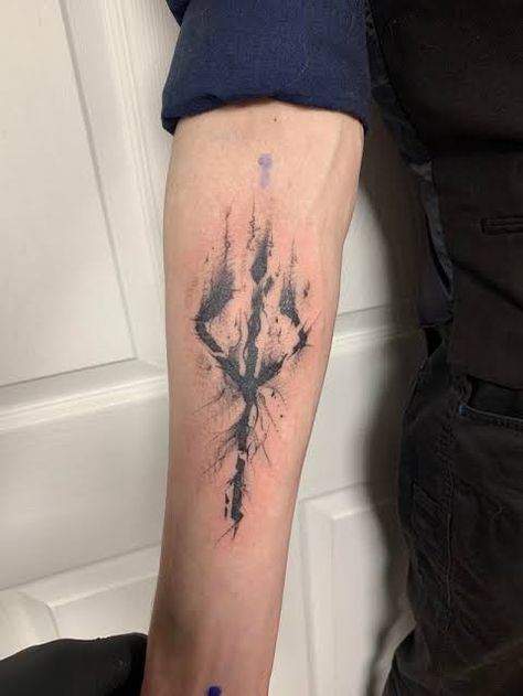 Bloodborne Tattoo Design, Bloodborne Tattoo Ideas, Soulsborne Tattoo, Elden Ring Tattoo, Bloodborne Tattoo, Berserker Tattoo, Souls Tattoo, Dark Souls Tattoo, Atla Tattoo