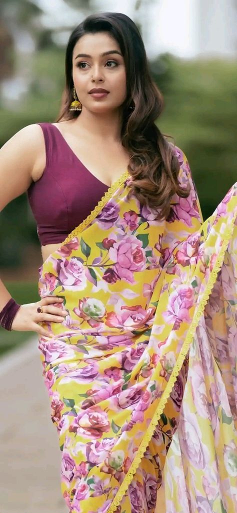 Meenu Raj, राधे राधे, Face Images, Actress Photos, Desi Beauty, Indian Actresses, Desi, Mango, Saree