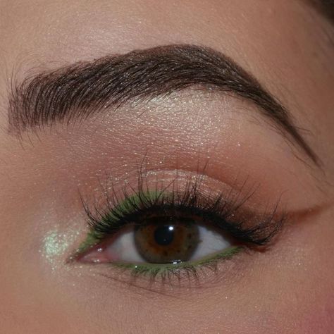 Homecoming Makeup Looks For Green Eyes, Makeup On Green Outfit, Green Eyeliner On Brown Eyes, Green Eyeliner Looks For Brown Eyes, Colored Eyeliner Looks For Brown Eyes, Simple Colored Eyeshadow, Brown Eyes With Green Eyeliner, Pair Green With, Green Waterline Eye Makeup