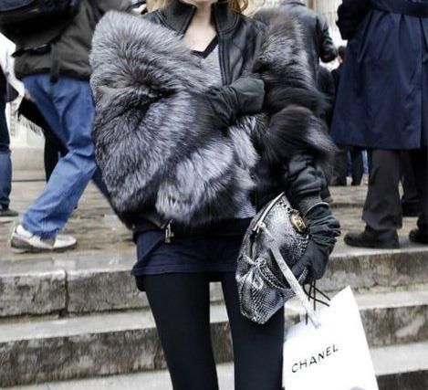 Russian Model, Natasha Poly, Green Fur, Fur Accessories, Model Street Style, Models Off Duty, Fur Fashion, Fashion Lookbook, Leather Gloves