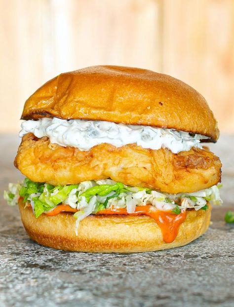 Fish Burger With A Twist On The Classically Paired Tartar Sauce. Fish burgers are something special and are rarely seen on the menu at most burger joints these days. Normally, a visit to the seaside is required to get one of these tasty numbers in your hand due to the accessibility of fresh daily fish produce. Fish Burger Recipe, Burger Png, Bad Burger, Fish Burger, Brioche Bun, Burger Seasoning, Breakfast Burger, Battered Fish, Burger Toppings