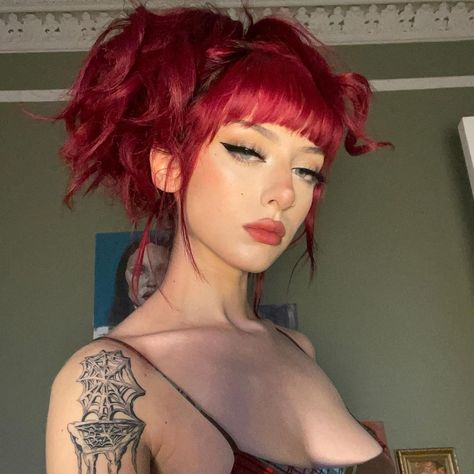 Electric Red Hair, Eve Frsr, Red Hair Makeup, Girl Reference, Red Hair Inspiration, Fire Hair, Short Red Hair, Red Hair Inspo, Red Hair Woman