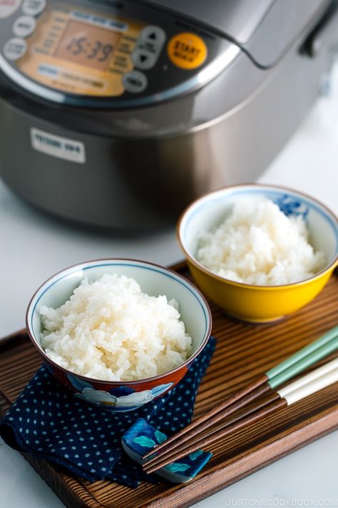 Panasonic Rice Cooker, Japanese Rice Cooker, Rice In A Rice Cooker, Rice Japanese, Brown Rice Cooking, Zojirushi Rice Cooker, Just One Cookbook, Types Of Sushi, Easy Japanese Recipes