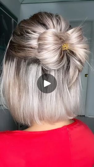 389K views · 10K reactions | 🎁 Officially time to spread the Joy of #christmas 🎄 #hairstyles #halfuphalfdown #shorthairstyle #holidayhair #peinadosvideos #bobhaircut #bobhairstyles #bowhair #hairstyleoftheday | Ekaterina Guerra | Short Hairstyles + Makeup | Ariana Grande · Santa Tell Me New Year Short Hair Styles, Ponytails For Bob Hair, Holiday Party Short Hairstyles, 5 Minute Hairstyles Short, Short Hair Dos With Bangs, Short Hair Styles For Christmas Party, Short Bob Hairdos Ideas, Easy Short Bob Hairstyles, Short Hair Up Styles