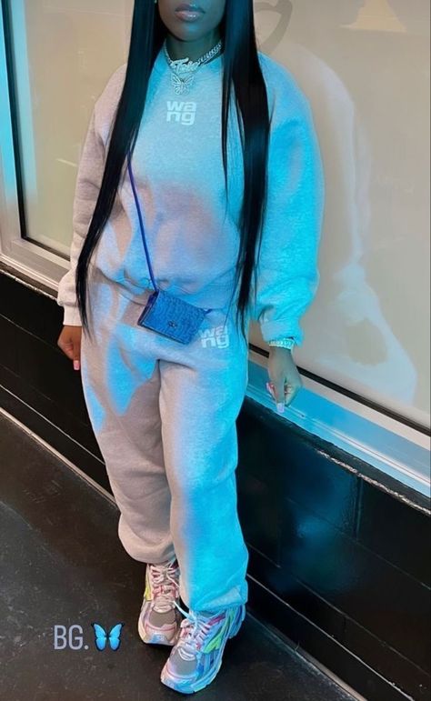 Off White Set Outfit, Baddie Outfits Hbcu, Winter Wear Black Women, Jogger Pants Outfit Black Women, Chanel Shoes Outfit Black Women, Fire Outfits Black Women, Alexander Wang Outfit Black Women, Fashionova Outfit, Baddie Winter Outfits Blackgirl