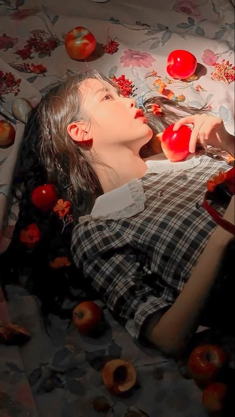 Iu Aesthetic, Frida Art, Photographie Portrait Inspiration, Human Reference, Body Reference Poses, Human Poses Reference, Figure Poses, Poses References, Human Poses