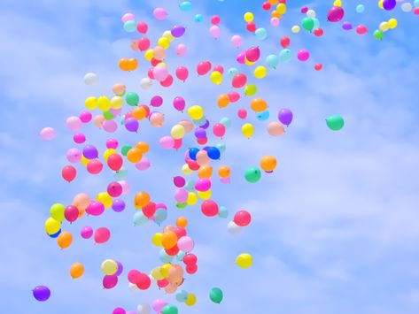 Eco-Friendly Alternatives to Balloons - Zero Waste Memoirs Types Of Balloons, Party Pooper, Balloon Release, Flying In The Sky, Pinwheels Paper, Photo Balloons, Colorful Balloons, Sky Lanterns, Recycling Process