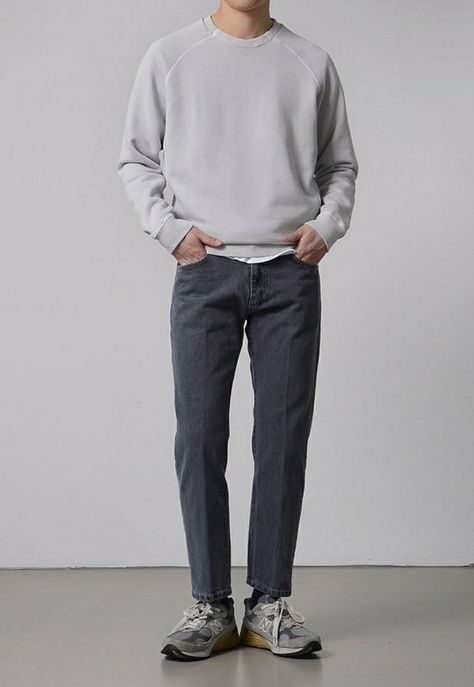 Mens Clean Fashion Aesthetic, Menswear Casual Outfits, Men’s Outfit Basic, Uniqlo Style Men Mens Fashion, Mens Fashion Basics, Grey Pullover Outfit Men, Minimal Mens Outfits, Mens Fashion Scandinavian, Male Minimalist Fashion