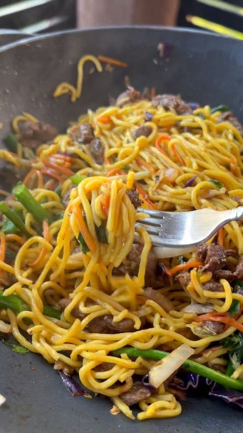 Lamb Hokkien Noodle Stir Fry Recipe https://resepmamiku.com/en/lamb-hokkien-noodle-stir-fry-korkyskitchenofficial_ Lamb Stir Fry Recipes, Hokkien Noodles Recipe, Lamb Noodles, Lamb Stir Fry, Lamb Backstrap, Hokkien Noodles, Carrots Broccoli, Noodle Stir Fry, Marinated Lamb