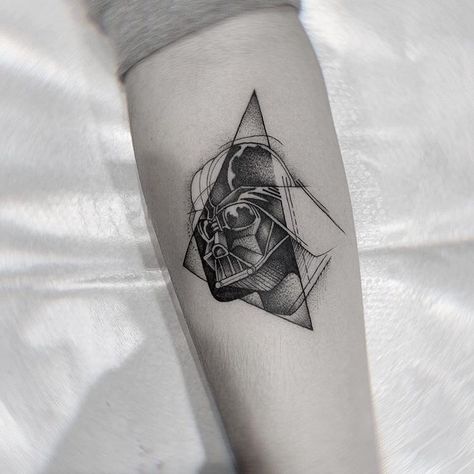 Darth Vader Tattoo Design, Star Wars Tattoo Sleeve, Darth Vader Tattoo, Darth Vader Art, Nerd Tattoo, Geek Tattoo, Dark Vador, Geniale Tattoos, Star Wars Tattoo