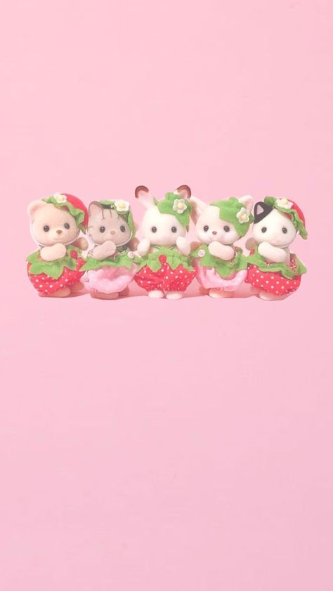 Calico Critter Phone Wallpaper, Calico Critters Desktop Wallpaper, Sylvanian Families Wallpaper Iphone, Calico Critter Wallpaper, Calico Critters Wallpaper, Sylvanian Families Wallpaper, Macbook Background, Ipad Widgets, Strawberry Matcha