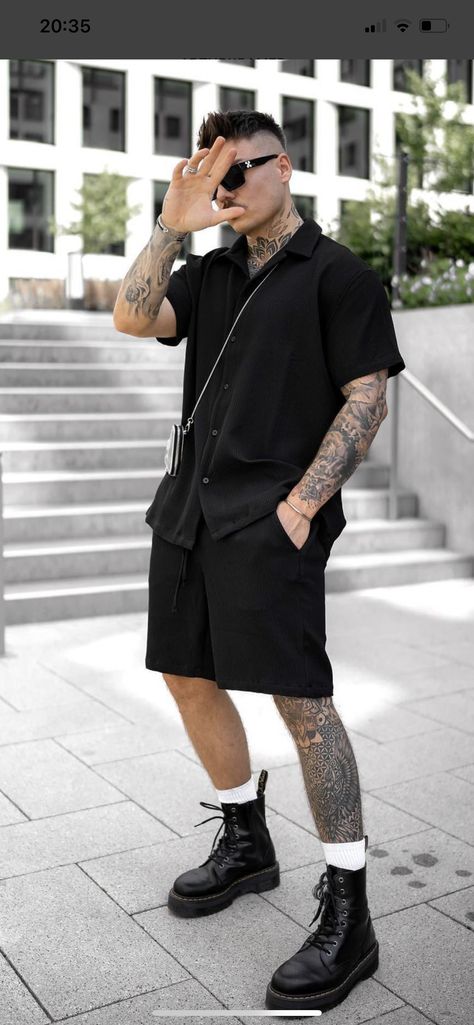 Dr Martens Casual Outfit, Mens Alternative Fashion Casual, Modern Punk Fashion Men, Alternative Male Fashion, Alt Style Men, Edgy Mens Outfits, All Black Outfit Men Street Styles, Dr Martens Outfit Men, Mens Goth Fashion