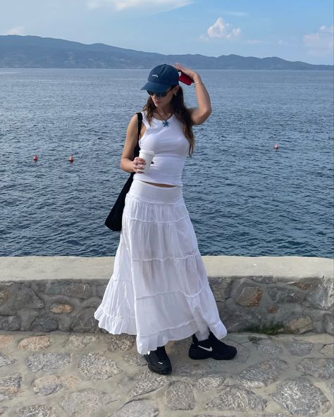 Long Skirt With Sneakers, Bloquette Core, White Cap Outfit, White Air Force Ones Outfit, Air Force Ones Outfit, Long White Skirt, White Air Force Ones, Hydra Island, Air Force Black