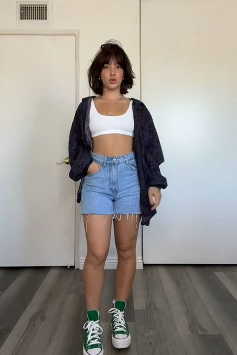 Medium Sized Summer Outfits, Black Shirt And Jean Shorts Outfit, Long Mom Shorts Outfit, Mid Length Shorts Outfits Aesthetic, Mom Jeans Concert Outfit, Jean Shorts Long Sleeve Outfit, Mid Jean Shorts Outfit, How To Wear Overalls Spring, Medium Shorts Outfits