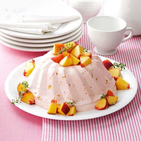 Peach Bavarian Gelatin Salad with fresh cut peaches Jello Mold Recipes, Gelatin Salad, 7up Pound Cake, Bavarian Recipes, Gelatin Recipes, Jello Desserts, Jello Salad, Jello Recipes, Pound Cake Recipes