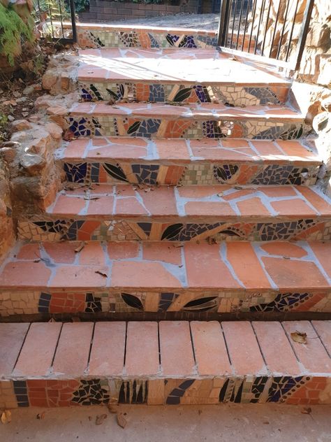 Tiling Concrete Steps, Leftover Tile Ideas Diy, Leftover Tile Projects, Elk Aesthetic, Garden Steps Ideas, Diy Mosaic Tiles, Mosaic Stairs, Outdoor Staircase, Leftover Tile