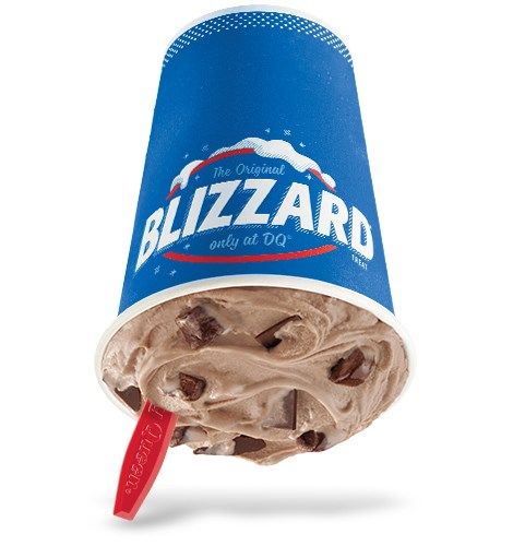 The NEW Brownie Dough BLIZZARD is the Blizzard of the Month! Featuring bites of brownie dough goodness, chocolate chunks, and rich cocoa fudge. #DairyQueenNW Cookie Dough Blizzard, Dq Blizzard, Heath Candy, Vanilla Soft Serve, Dairy Queen Blizzard, Baked Ribs, Boozy Desserts, Dairy Queen, S'mores