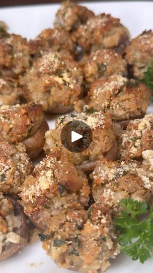 Dinner Light, Stuffed Mushrooms Easy, Entertaining Appetizers, Christmas Appetizers Easy, No Cook Appetizers, Stuffed Mushroom, Thanksgiving Appetizers, Favorite Appetizers, Holiday Appetizers