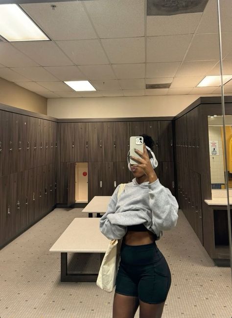 Locker Aesthetic, Gym Lockers, Gym Aesthetic, Gym Girl, Aesthetic Women, Brown Girl, Brown Skin, Fit Girl, Black Aesthetic