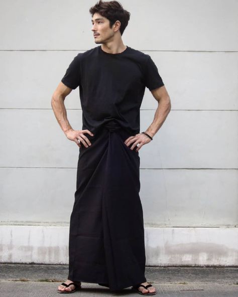 Longyi Brothers on Instagram: “Solid Black Linen longyi. Black by popular demand. Will add to shop tomorrow.” Samurai Outfit, Samurai Clothing, Guys In Skirts, Samurai Pants, Thai Fisherman Pants, Queer Fashion, Mens Loungewear, Tomboy Fashion, Fashion Line