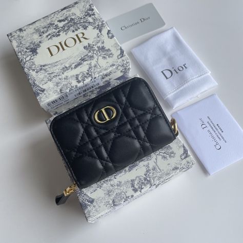 Dior Wallet Aesthetic, Dompet Dior, Dior Caro, Classy Purses, Trapeze Bag, Wallet Luxury, Dior Top, Luxury Bags Collection, Branded Wallets