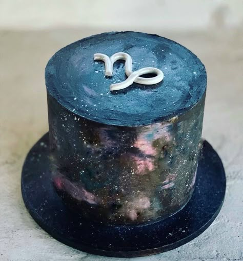 Capricorn Cake Design, Pisces Cake Aesthetic, Capricorn Cake Aesthetic, Capricorn Cake Ideas, Astronomy Cake, Capricorn Birthday Cake, Horoscope Cake, Zodiac Birthday Cake, Pisces Birthday Cake