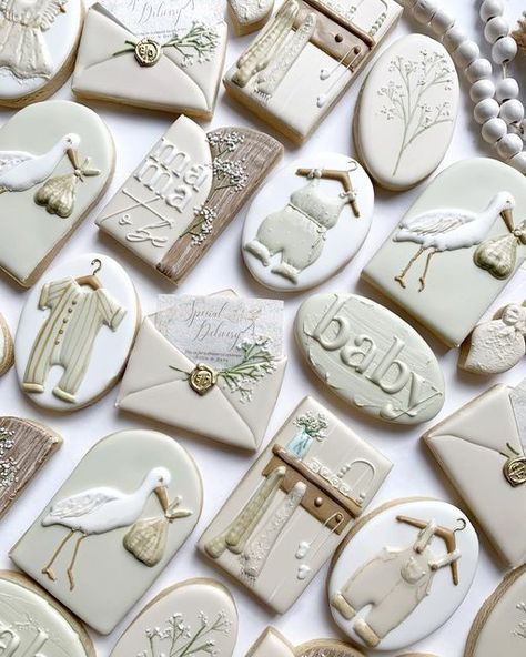 Royal Icing Decorated Cookies, Baby Boy Cookies, Baby Shower Favours For Guests, Baby Shower Sweets, Crazy Cookies, Cookie Decorating Party, Sugar Cookie Royal Icing, Baby Cookies, Cookies For Kids