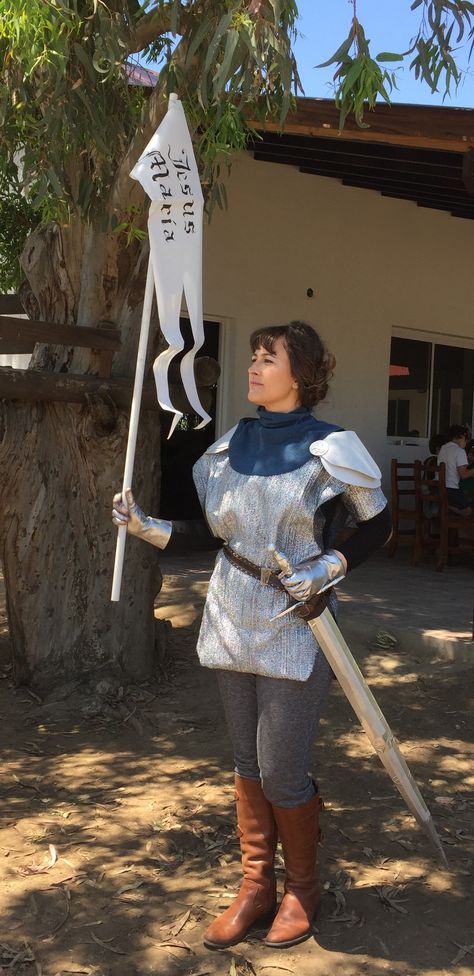 Saint Sebastian Costume, Saint Joan Of Arc Costume, Joan Of Arc Costume Diy, Sebastian Costume, Joan Of Arc Costume, Santa Joana D'arc, Saint Joan Of Arc, St Joan, Jeanne D'arc