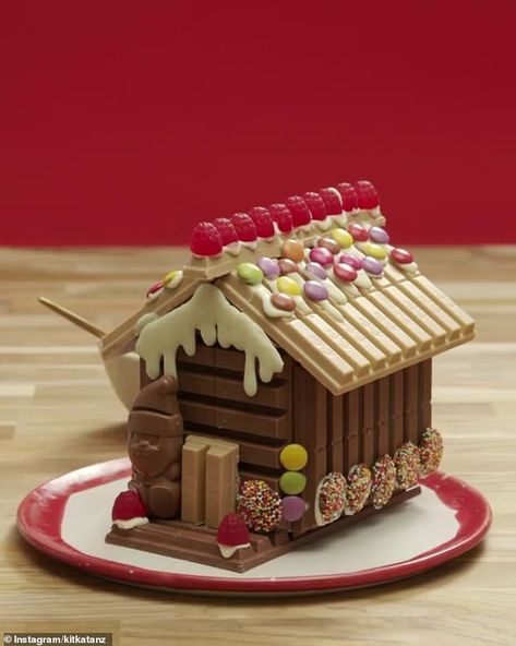 Kit Kat Gingerbread House, Chocolate House Christmas, Kit Kat House, Chocolate Gingerbread House, Kitkat House, Kitkat Gingerbread House, Kit Kat Christmas House, Chocolate Christmas House, Gingerbread House Lollies