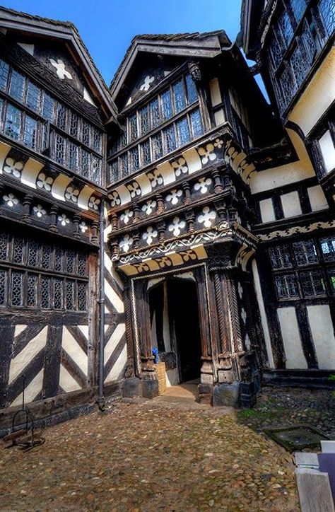 1500s Architecture, Cheshire Uk, British Manor, Tudor Architecture, Something Rotten, Tudor Era, Castles In England, Tudor History, Medieval Houses