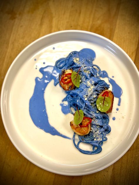 Alien Food, Blue Pasta, Blue Matcha, Vegan Soul Food, Gourmet Food Plating, Whole Foods Vegan, Sour Foods, Blue Food, Catering Menu