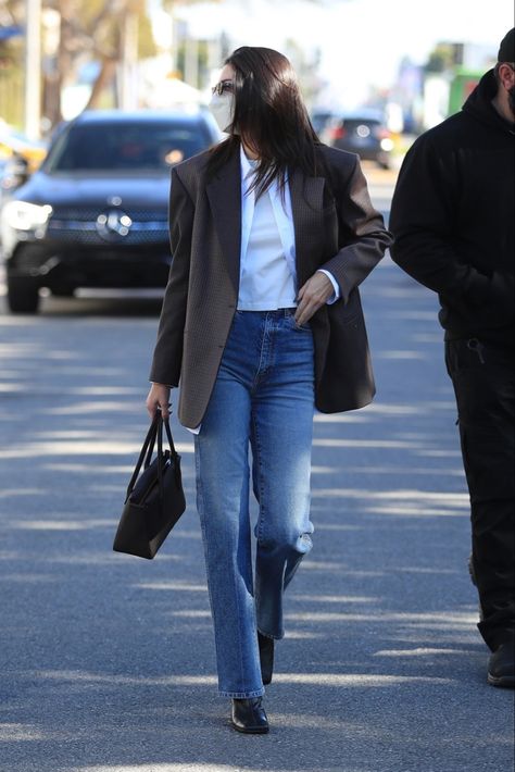 Kendall Jenner Jeans, Jenner Style Outfits, Kendall Jenner Casual Outfits, Classic Chic Outfits, Kendall Jenner Casual, November Outfits, Kendall Jenner Street Style, Kendall Style, West Hollywood California