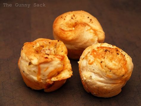 I always order Sicilian Pepperoni Rolls from Old Chicago so I made a copycat version so that I can have them at home! They are another way of making Pepperoni Pizza Balls but with bread dough instead of biscuits. The addition of pepper jack cheese makes them more spicy. Last month, I made mini pepperoni … Easy Pepperoni Rolls, Pepperoni Rolls Recipe, Pepperoni Rolls, Gunny Sack, Chicago Pizza, Deep Dish Pizza, Appetizer Bites, Pizza Rolls, Rolls Recipe