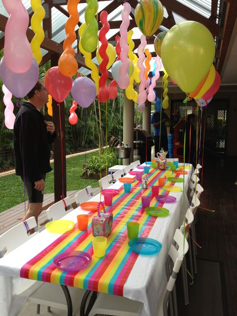 Rainbow party table Rainbow Party Table, 3rd Birthday Party Ideas, Bridging Ceremony, Dora Party, Table Picnic, 3rd Birthday Party, Rainbow Pin, Picnic Birthday, Garden Decor Projects