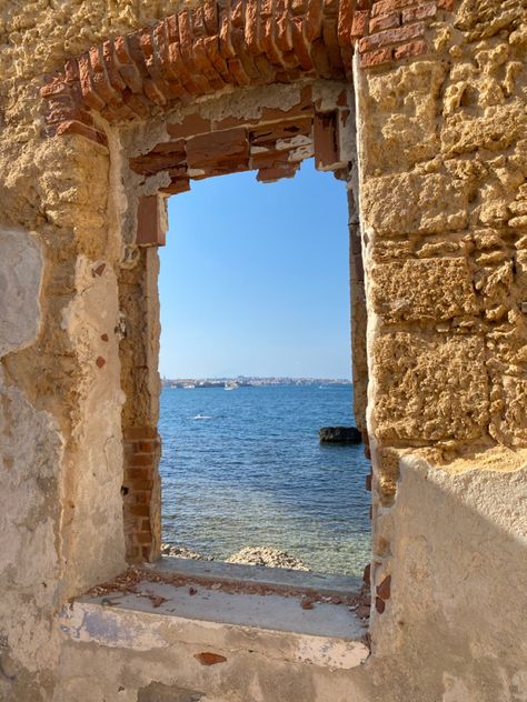 Abandoned Beach Aesthetic, Abandoned Beach House, House Summer Aesthetic, Italian Ruins, Old Italian House, Sicily Beach, Aesthetic Peaceful, Sicilian Summer, House Abandoned