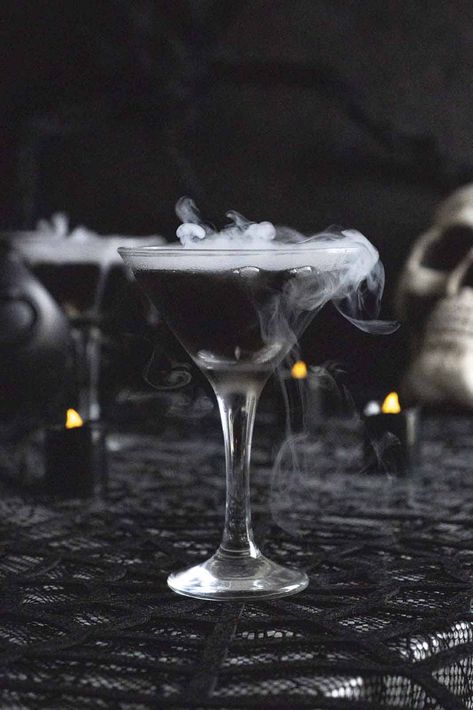 Spooky Black Vodka Witches Martini (w/ Chambord) - Aleka's Get-Together Cocktail Garnish Ideas, Creative Cocktail Garnishes, Black Vodka, Garnish Ideas, Halloween Shots, Ice Photography, Halloween Party Appetizers, Black Food Coloring, Lemon Vodka