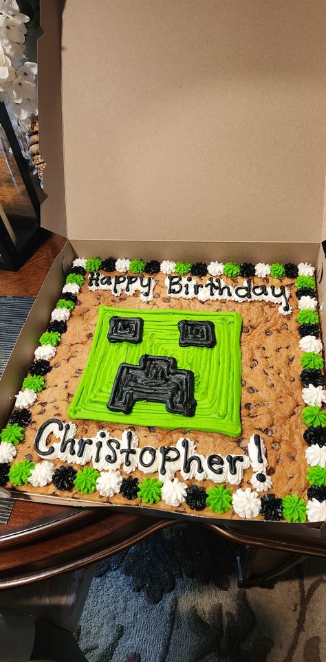 Minecraft Cookie Cake Ideas, Roblox Cookie Cake, Minecraft Cookie Cake, Birthday Cookie Cake, Minecraft Party Food, Minecraft Cookies, Cake Minecraft, 6th Birthday Boys, Minecraft Party Decorations