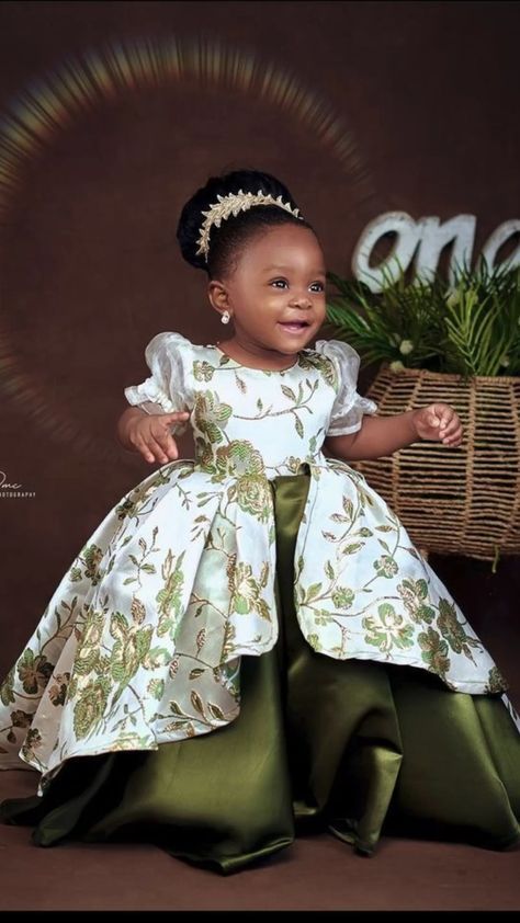 Children Gowns Dresses Ankara, Gown Styles For Kids, Children Gown Styles, Children Ankara Gowns, Right Wedding Dress, Materials Gown Style, Damask Dress