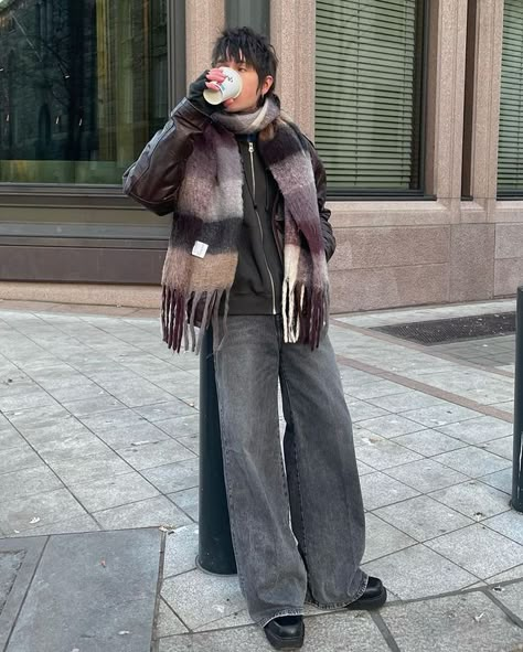 Winter Outfits Scarf, Winter Shoes 2023, Early Winter Outfits, Scarf Outfit Men, Winter Streetwear Outfits, Acne Studios Scarf, Literal Legend, Straight Fit Denim, Shoes 2023