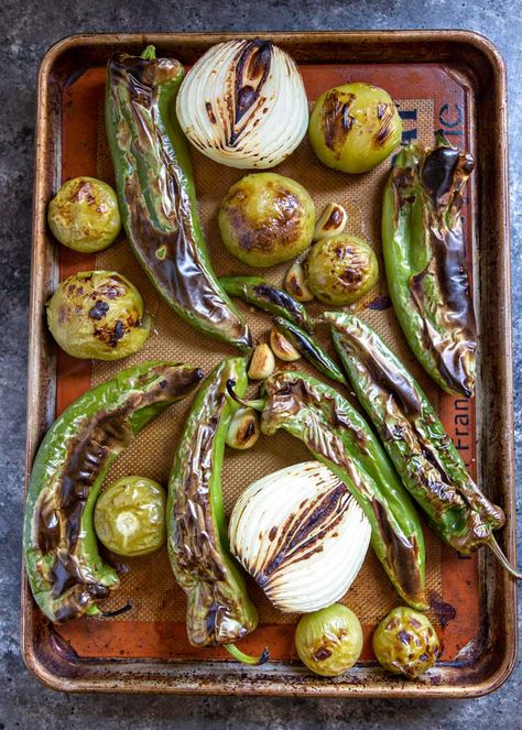 Green Salsa Recipe Tomatillos, Salsa Verde Canning, Salsa Verde Canning Recipe, Green Chile Salsa, Roasted Salsa Verde, Green Salsa Recipe, Verde Salsa, Tomatillo Recipes, Chile Salsa