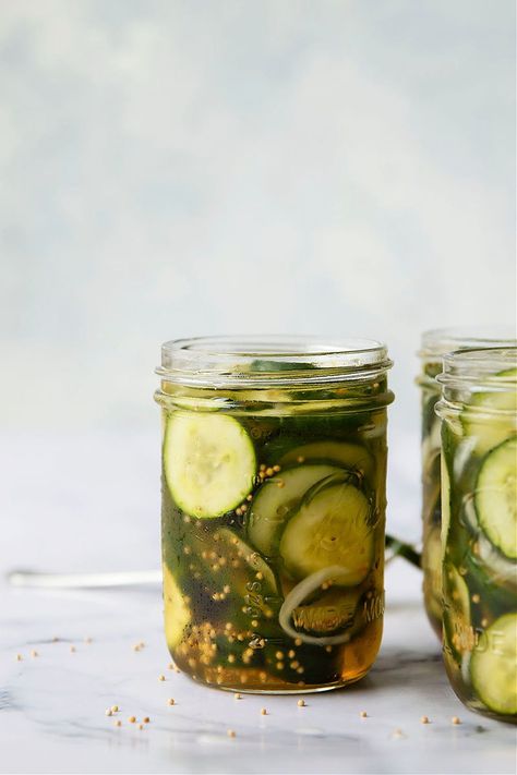 Refrigerator Bread and Butter Pickles Spicy Refrigerator Pickles, Refrigerator Pickles Dill, Refrigerator Pickle Recipes, Pickle Recipes Homemade, Pickle Vodka, Apple Cider Vinegar Recipes, Refrigerator Pickles, Pickle Butter, Dill Pickles