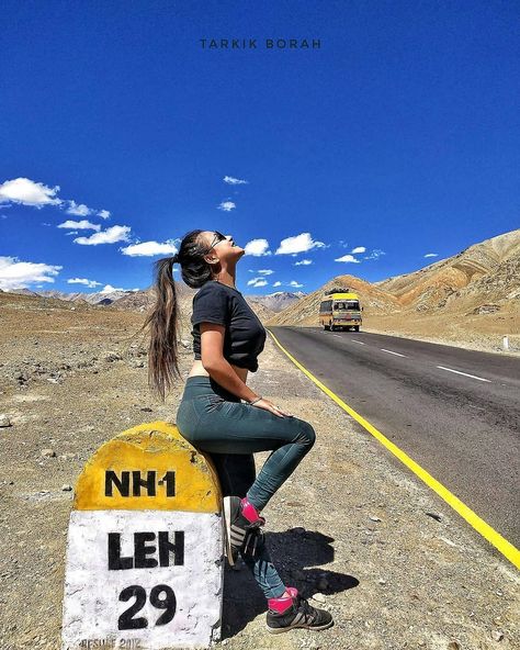 Himalayan Girls on Instagram: “Beautiful Leh. What your best Road Trip??? ........ . __ @sumiborah __ #unciatrails #himalayangirls #travel #adventure” Kashmir Poses, Single Photoshoot, Road Pic, Mountain Photo Ideas, Travel Photoshoot, Travel Pose, Leh Ladakh, Road Photography, Dream Photography