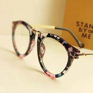 Printed flower eyewear Frames For Round Faces, Optical Glasses Women, Retro Glasses Frames, Glasses For Round Faces, Glasses Frames Trendy, Vintage Eyeglasses Frames, Trendy Glasses, Eyeglasses Frames For Women, Four Eyes