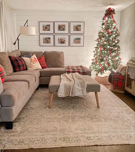 Christmas Decor Ideas For Living Room Grey Couch, Sectional Christmas Decor, Christmas Sectional Decor, Christmas Decor Gray Couch, Christmas Pillows On Grey Couch, Christmas Decor Grey Couch, Gray Couch Christmas Decor, Winter Pillows Living Rooms, Grey Couch Christmas Decor